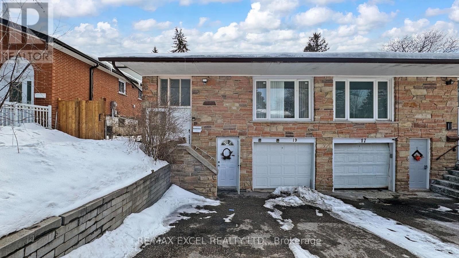 19 Clancy Drive, Toronto, Ontario  M2J 2V7 - Photo 4 - C13144008