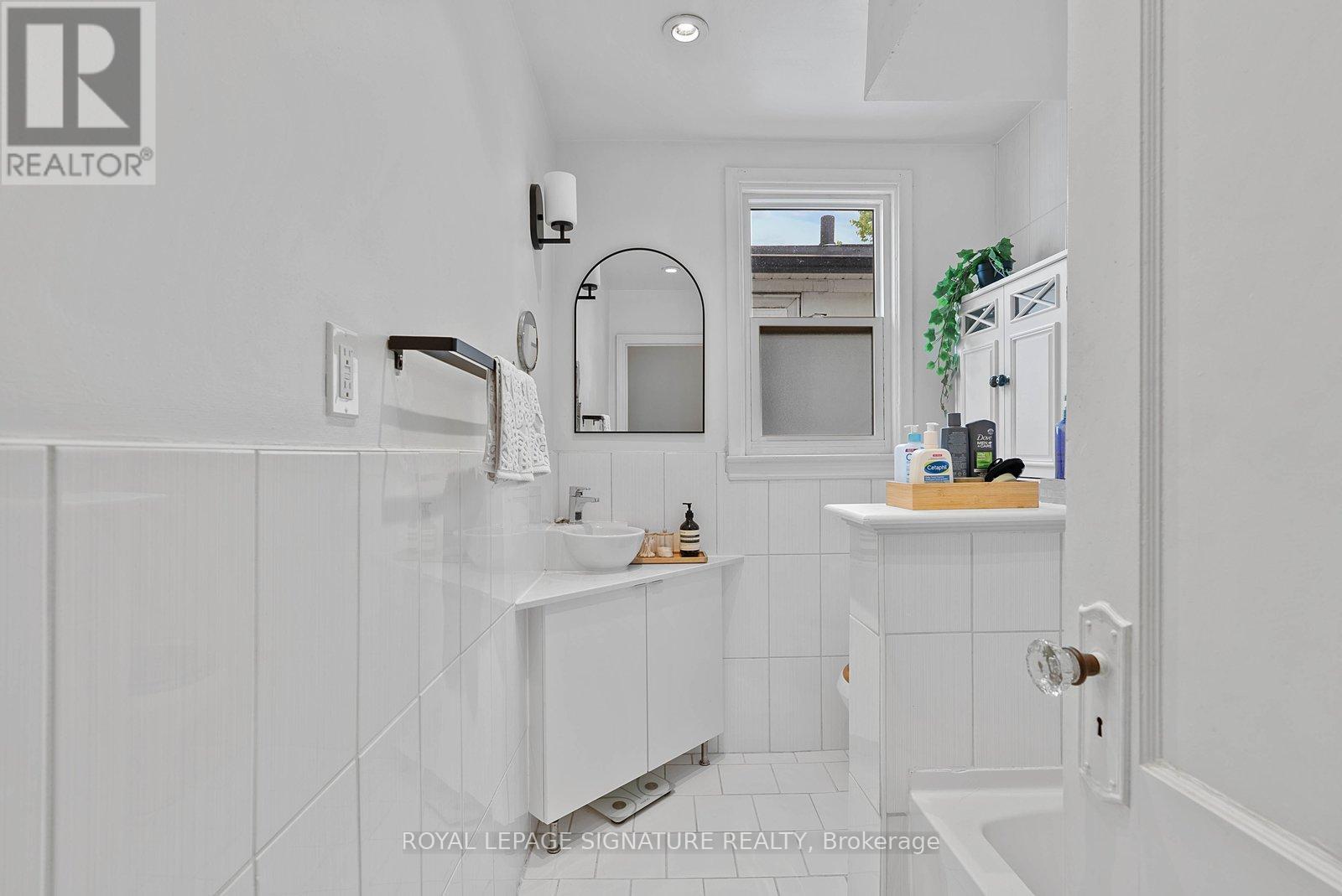 55 Kingston Road, Toronto, Ontario  M4L 1S5 - Photo 18 - E13143896