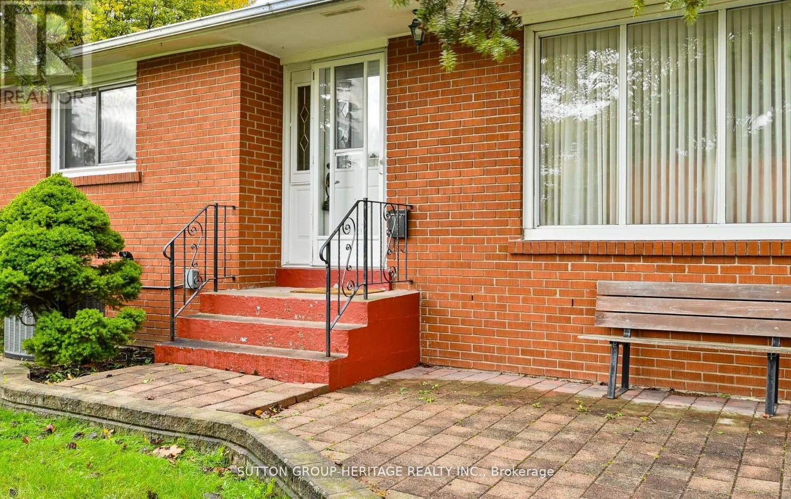 40 Hills Road, Ajax, Ontario  L1S 2W4 - Photo 2 - E13143972