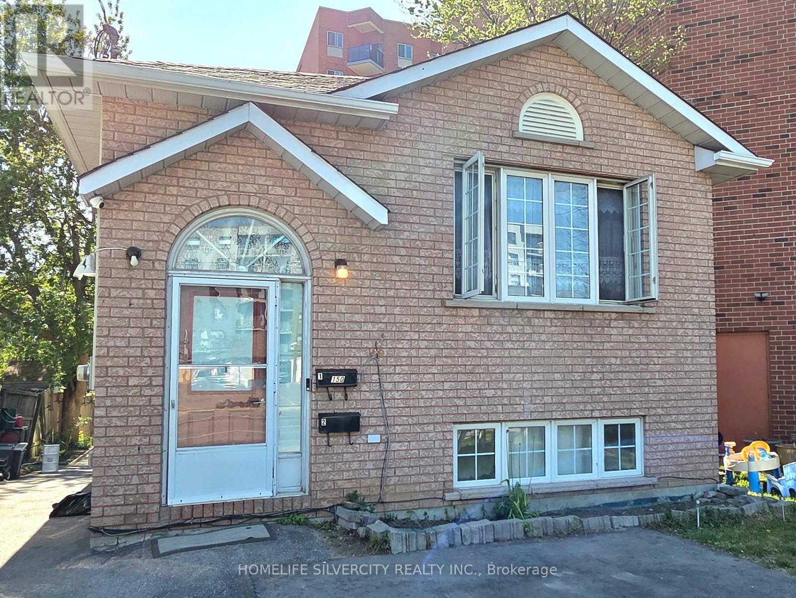 150 Centre Street S, Oshawa, Ontario  L1H 4A4 - Photo 2 - E13133888
