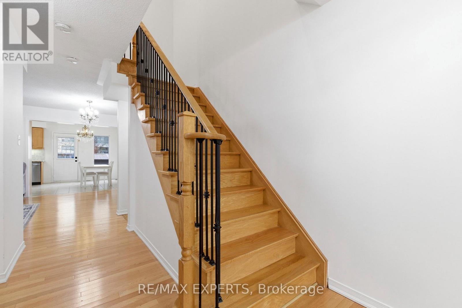 117 Revelstoke Crescent, Richmond Hill, Ontario  L4B 4T5 - Photo 4 - N13074506