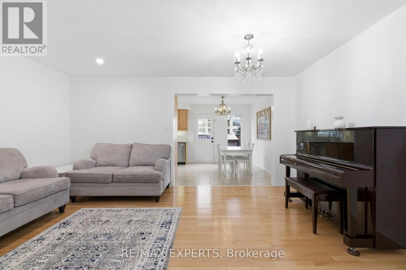117 Revelstoke Crescent, Richmond Hill, Ontario  L4B 4T5 - Photo 7 - N13074506