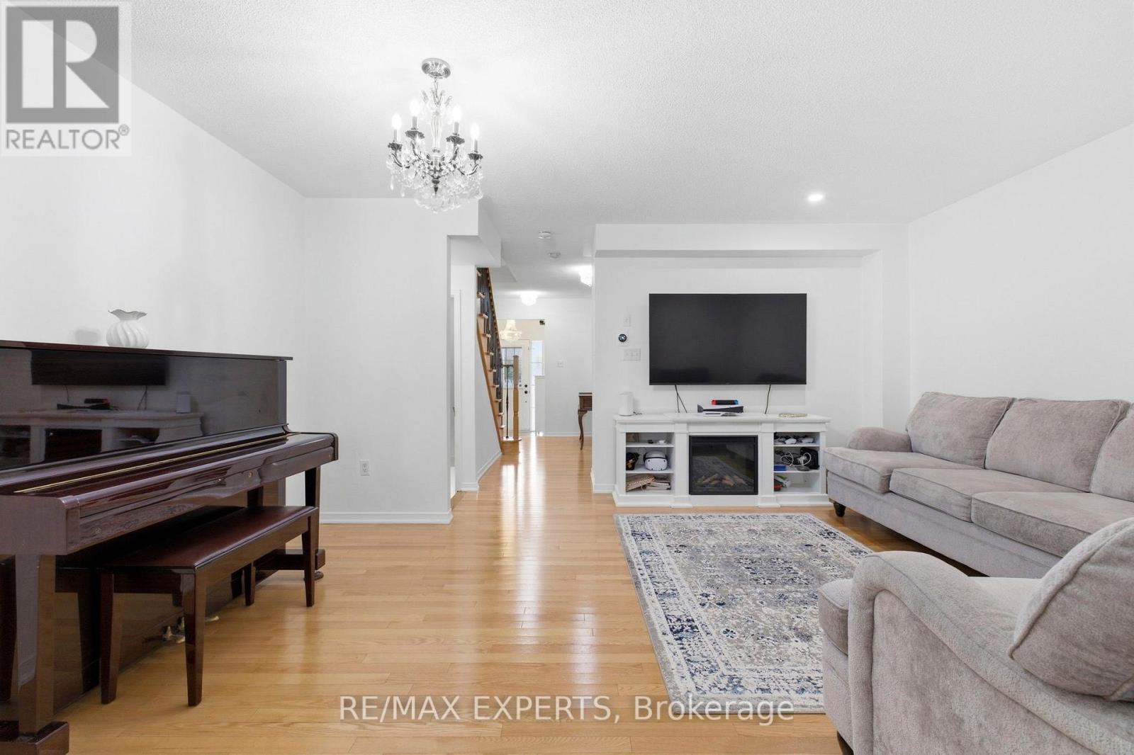117 Revelstoke Crescent, Richmond Hill, Ontario  L4B 4T5 - Photo 9 - N13074506