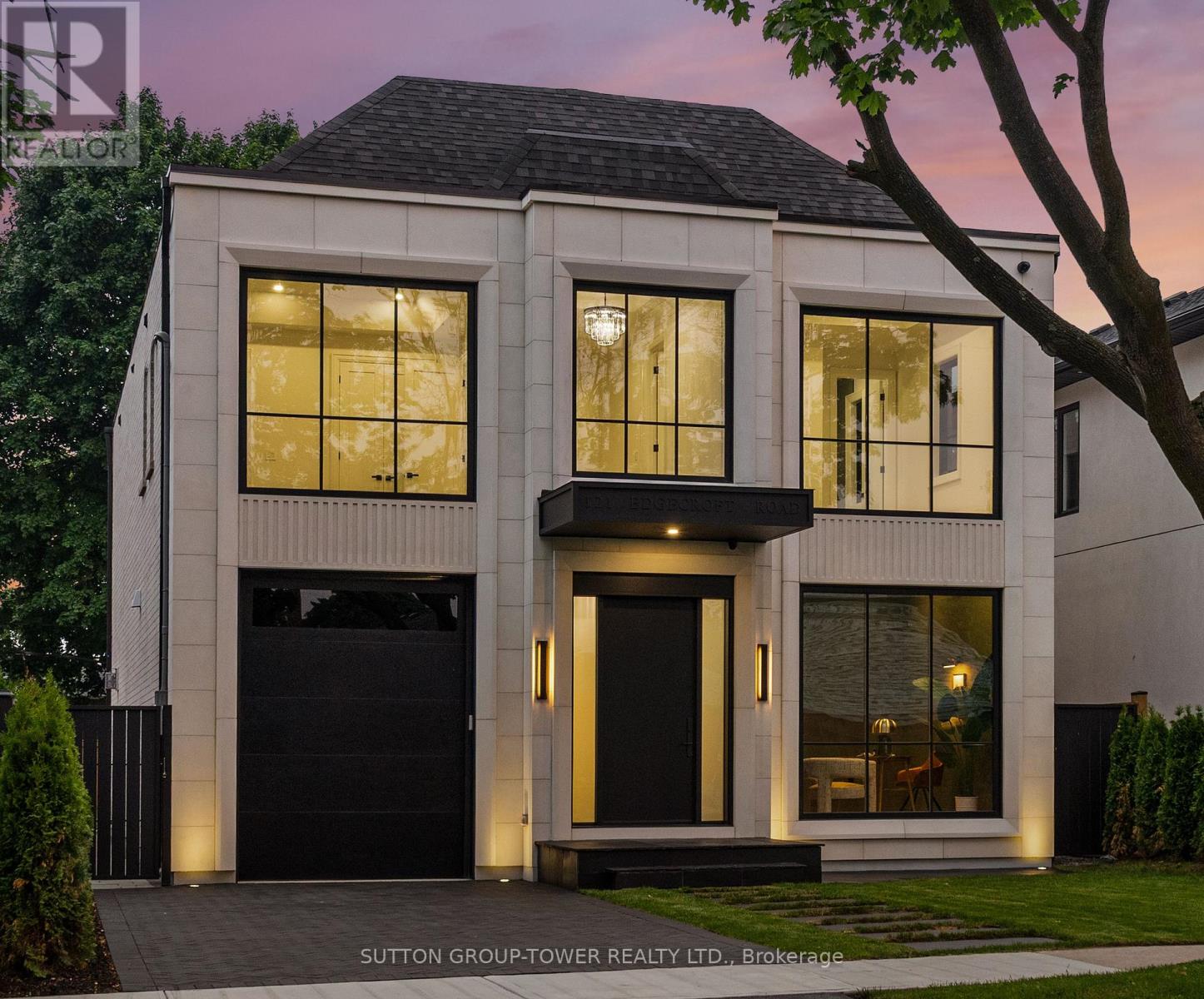 121 EDGECROFT ROAD, Toronto, Ontario