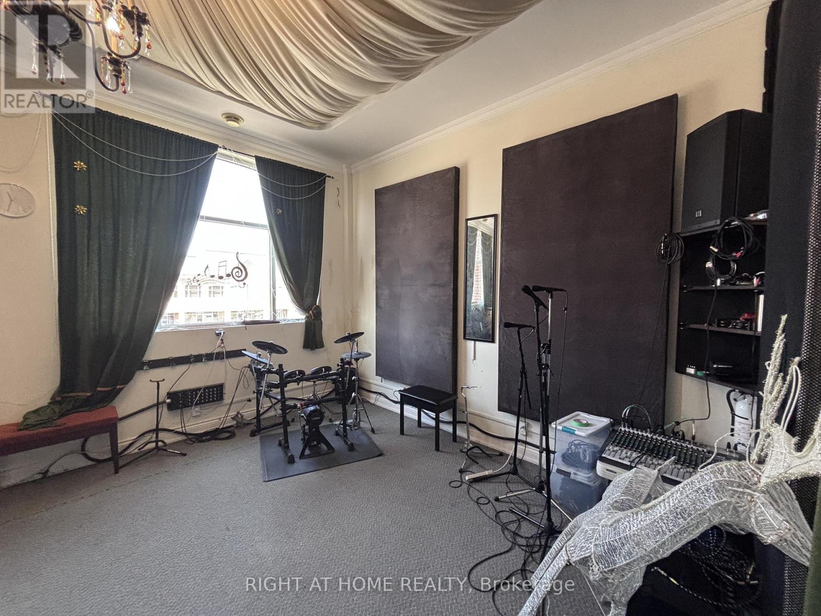 205 - 8791 Woodbine Avenue, Markham (Buttonville), Ontario  L3R 0P4 - Photo 1 - N13144028