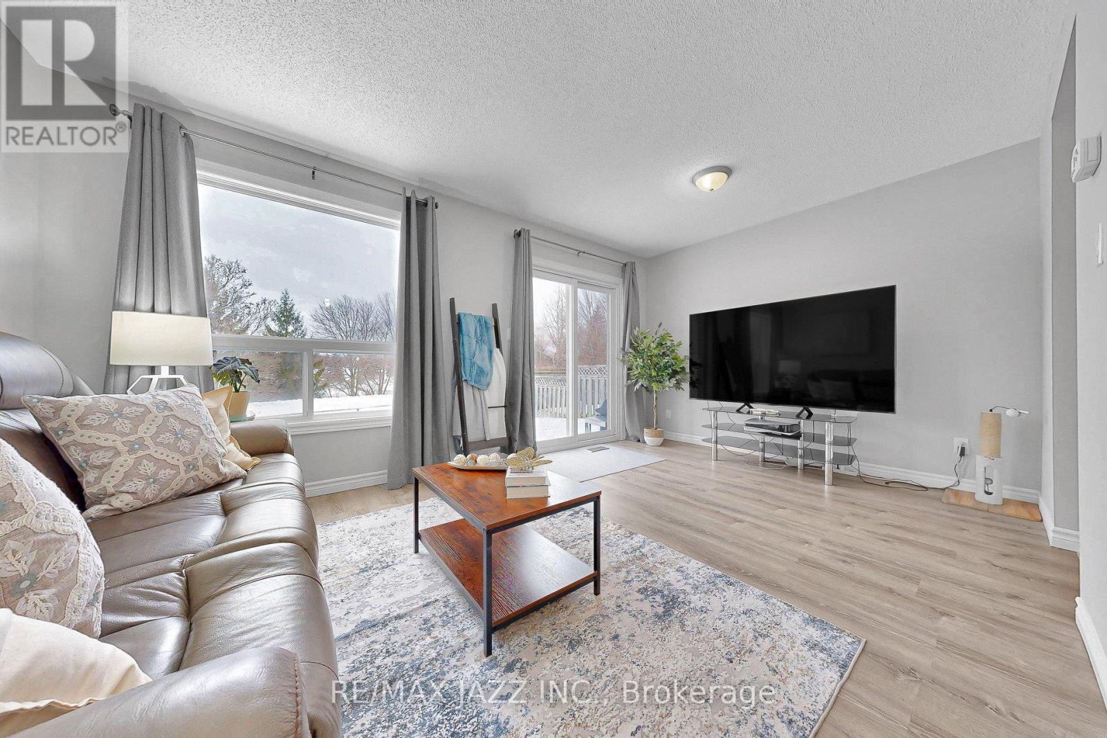 102 Penfound Drive, Clarington, Ontario  L1C 4B8 - Photo 10 - E13144356