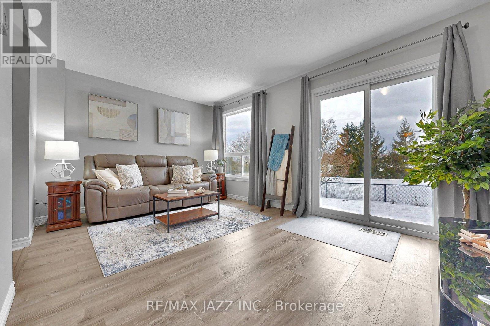 102 Penfound Drive, Clarington, Ontario  L1C 4B8 - Photo 7 - E13144356