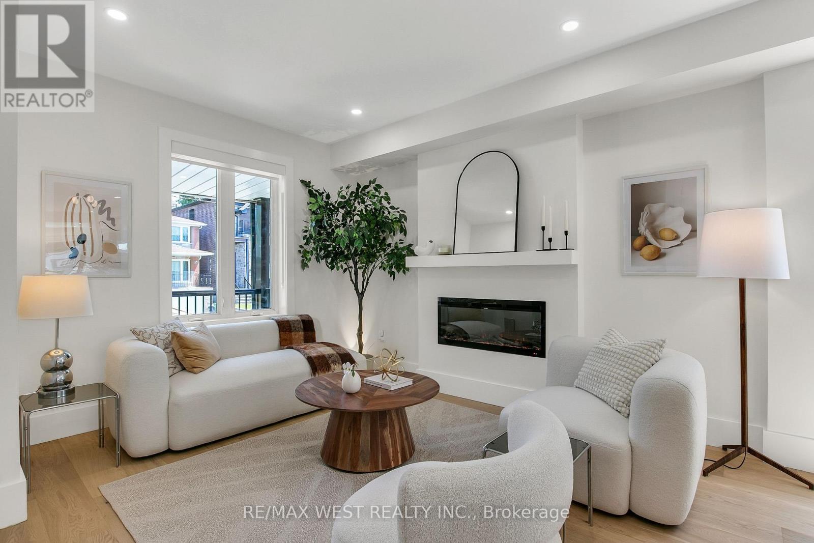 106 Brookside Avenue, Toronto, Ontario M6S 4G9 - Photo 4 - W13143862