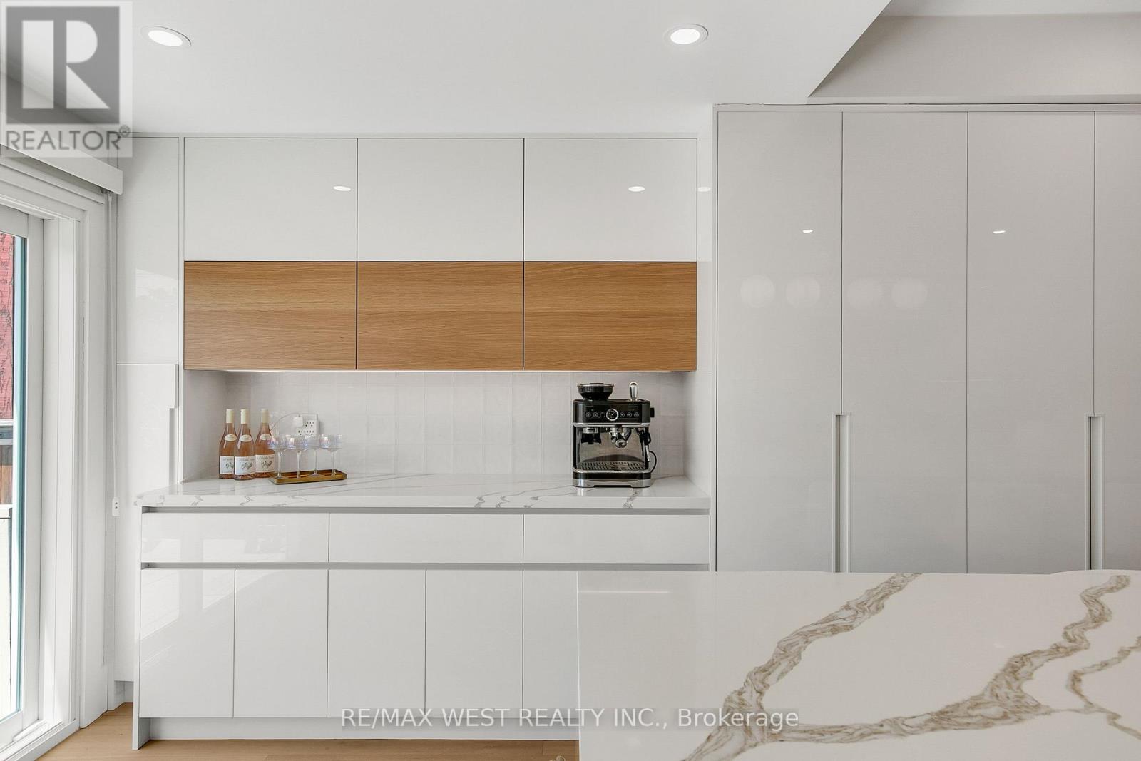 106 Brookside Avenue, Toronto, Ontario M6S 4G9 - Photo 7 - W13143862