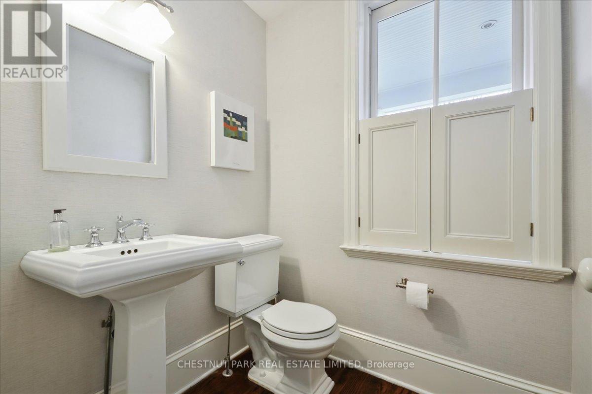 276 Spruce Street, Oakville, Ontario  L6J 2G7 - Photo 4 - W13143910