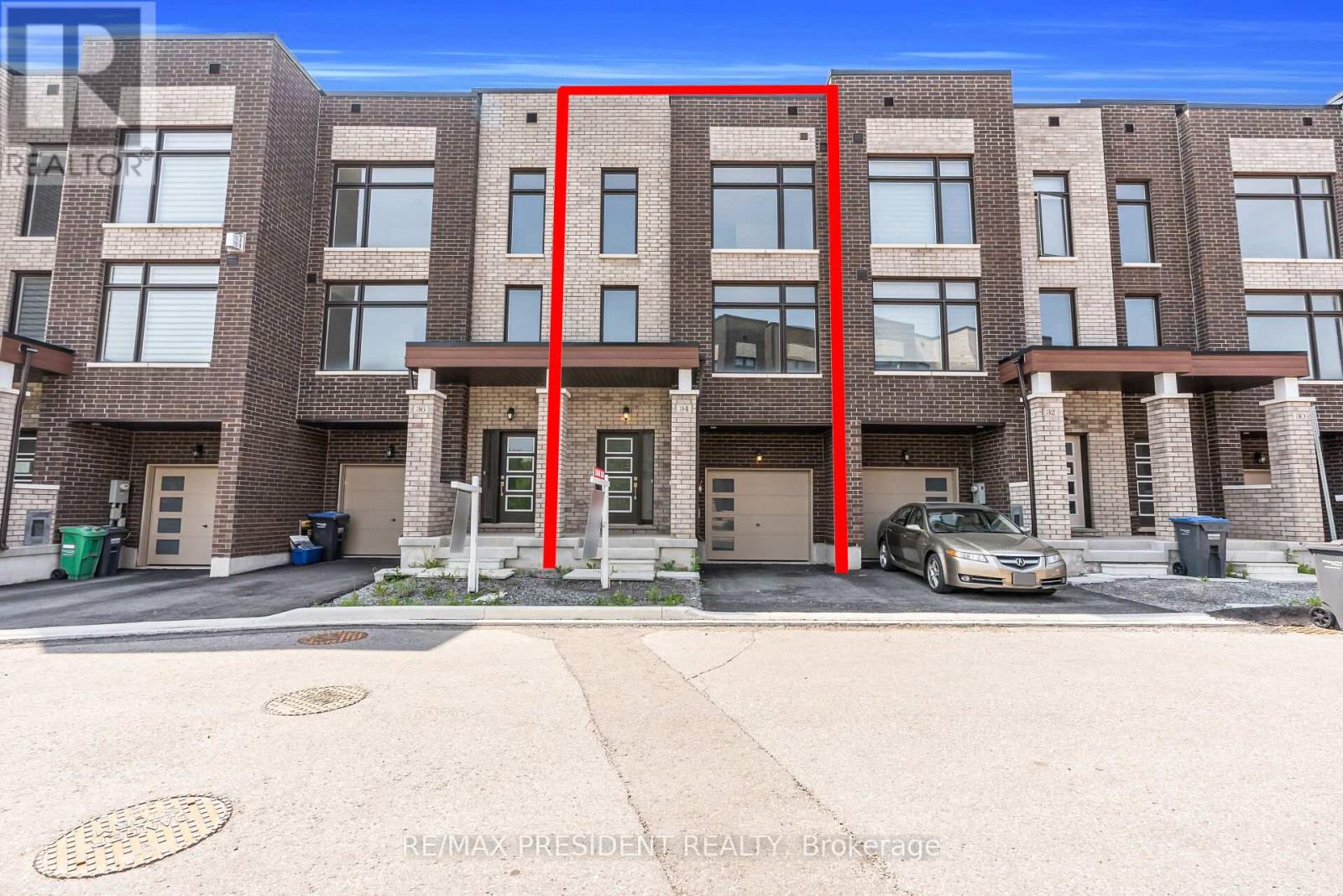 34 Queenpost Drive E, Brampton, Ontario  L6Y 6L2 - Photo 2 - W13143956