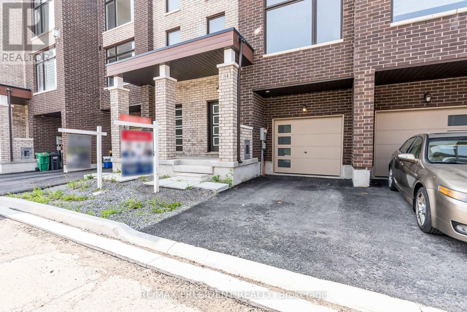 34 Queenpost Drive E, Brampton, Ontario  L6Y 6L2 - Photo 3 - W13143956