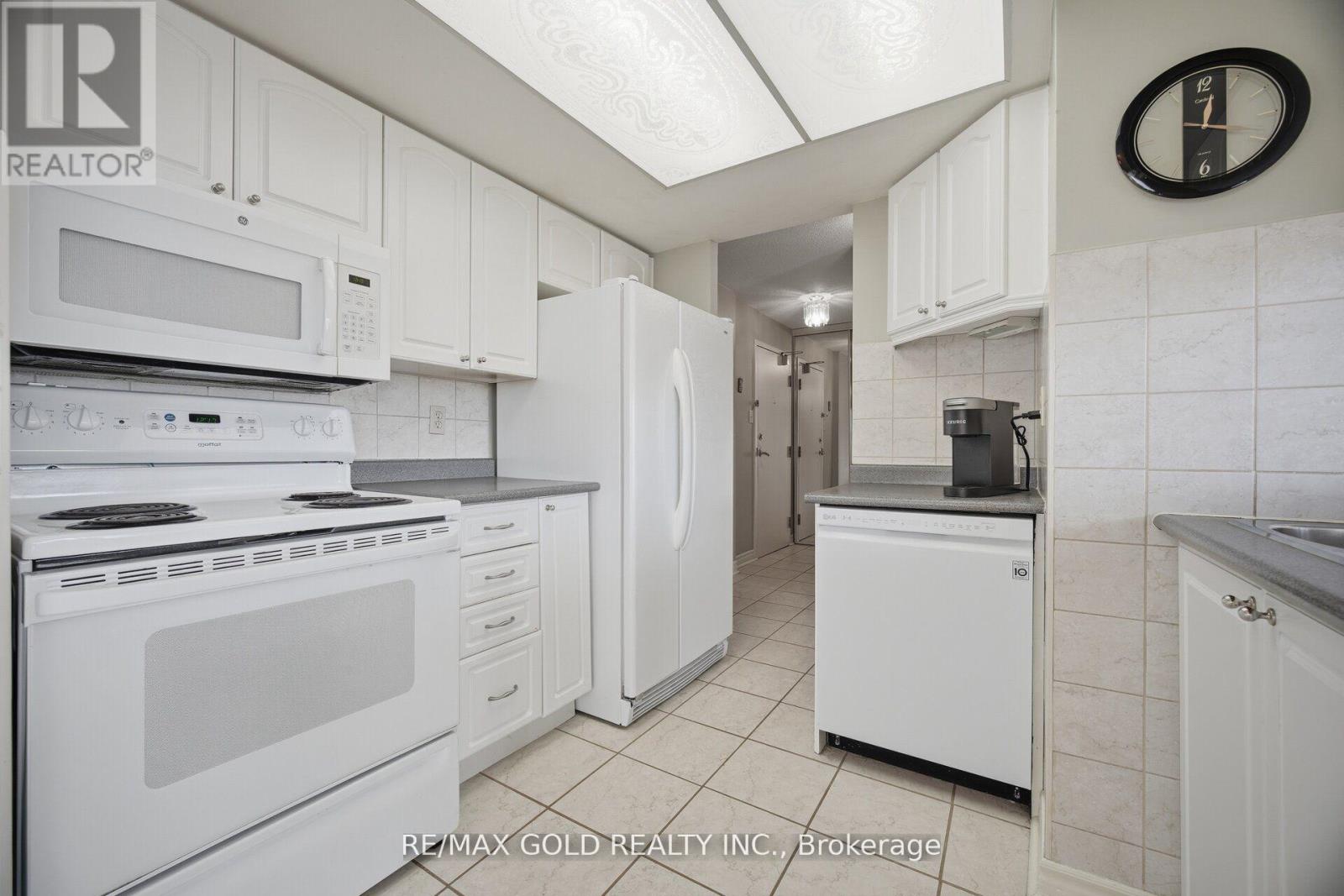 908 - 2091 Hurontario Street, Mississauga, Ontario  L5A 4E6 - Photo 2 - W13143980