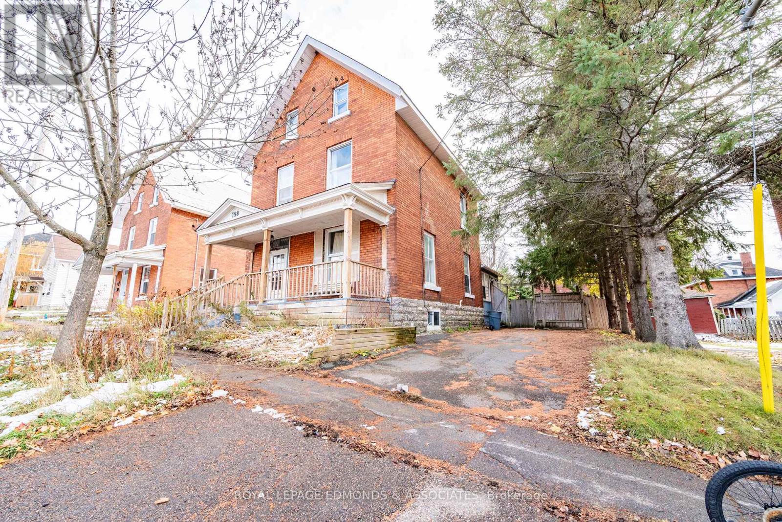 198 Mcallister Street, Pembroke, Ontario  K8A 3G2 - Photo 2 - X12558826