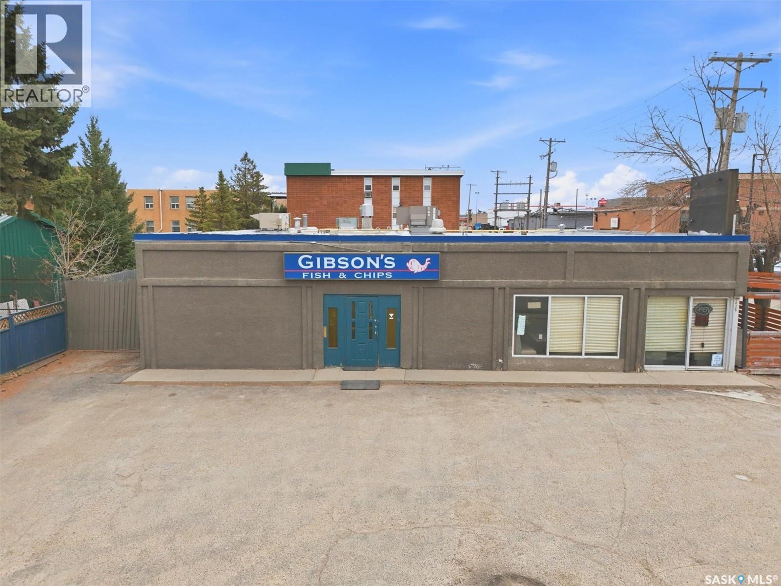 1025 Louise Avenue, Saskatoon, Saskatchewan  S7H 2P7 - Photo 2 - SK036303