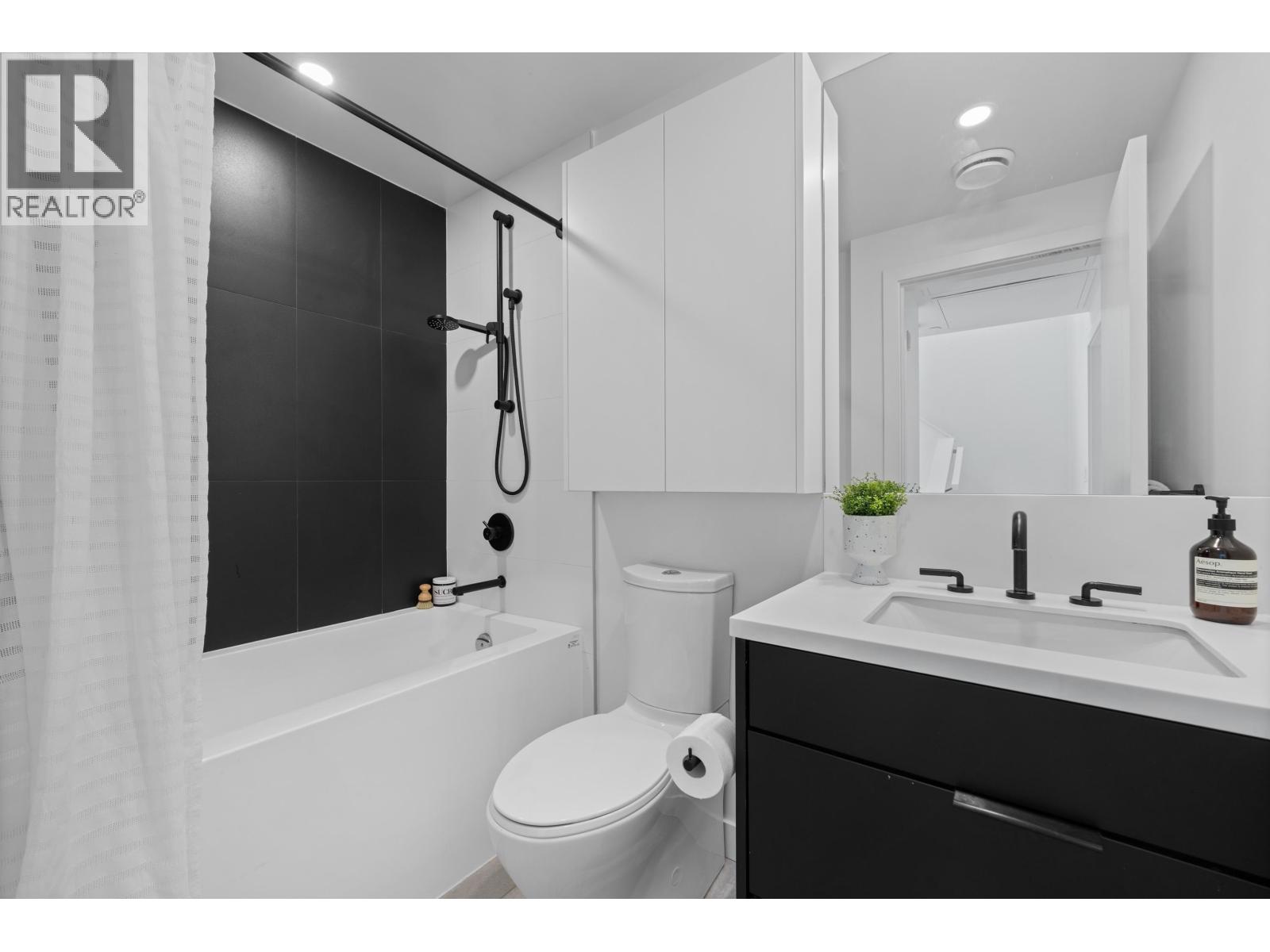 201 650 E 2nd Street, North Vancouver, British Columbia  V7M 1E3 - Photo 25 - R3124377