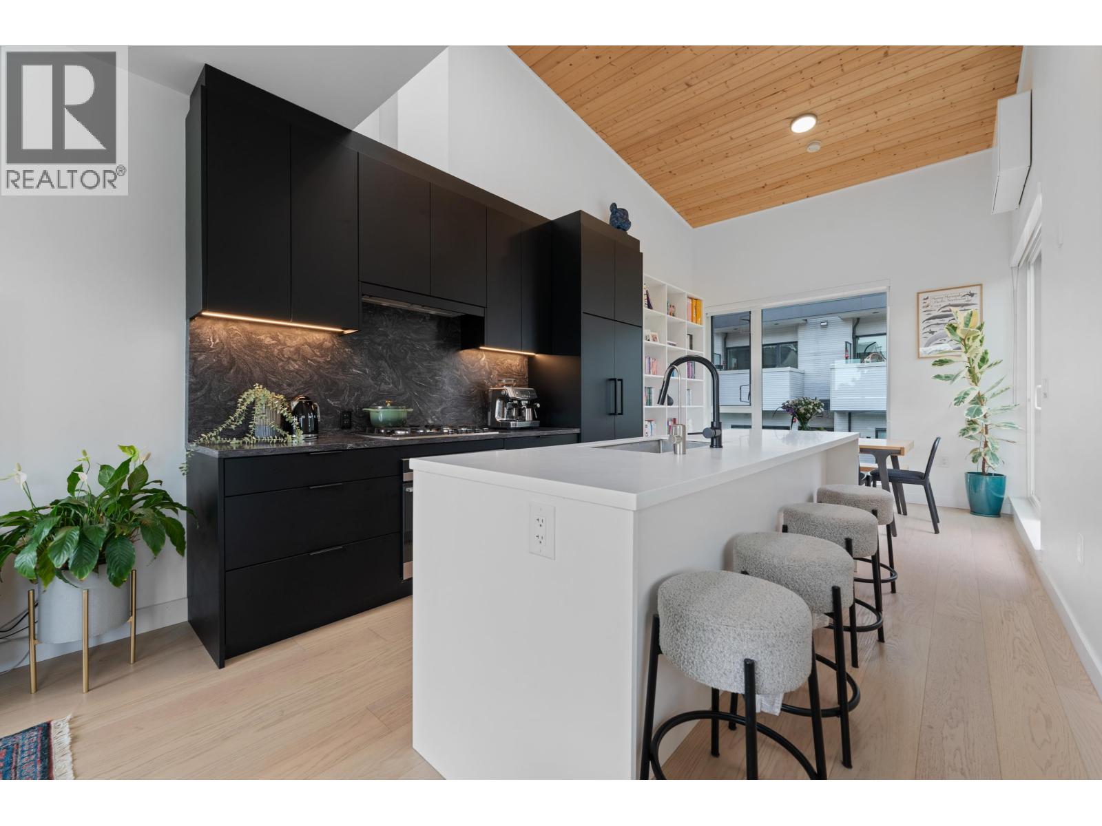 201 650 E 2nd Street, North Vancouver, British Columbia  V7M 1E3 - Photo 8 - R3124377