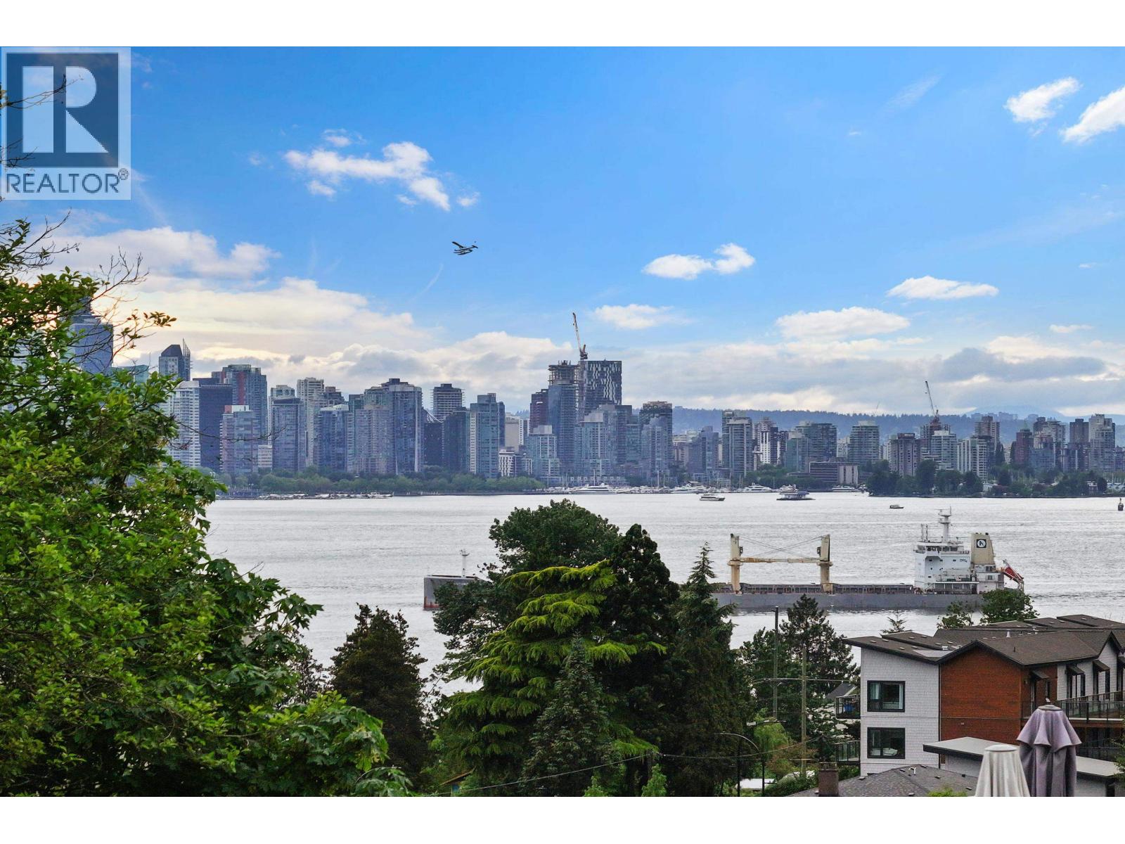 201 650 E 2nd Street, North Vancouver, British Columbia  V7M 1E3 - Photo 2 - R3124377