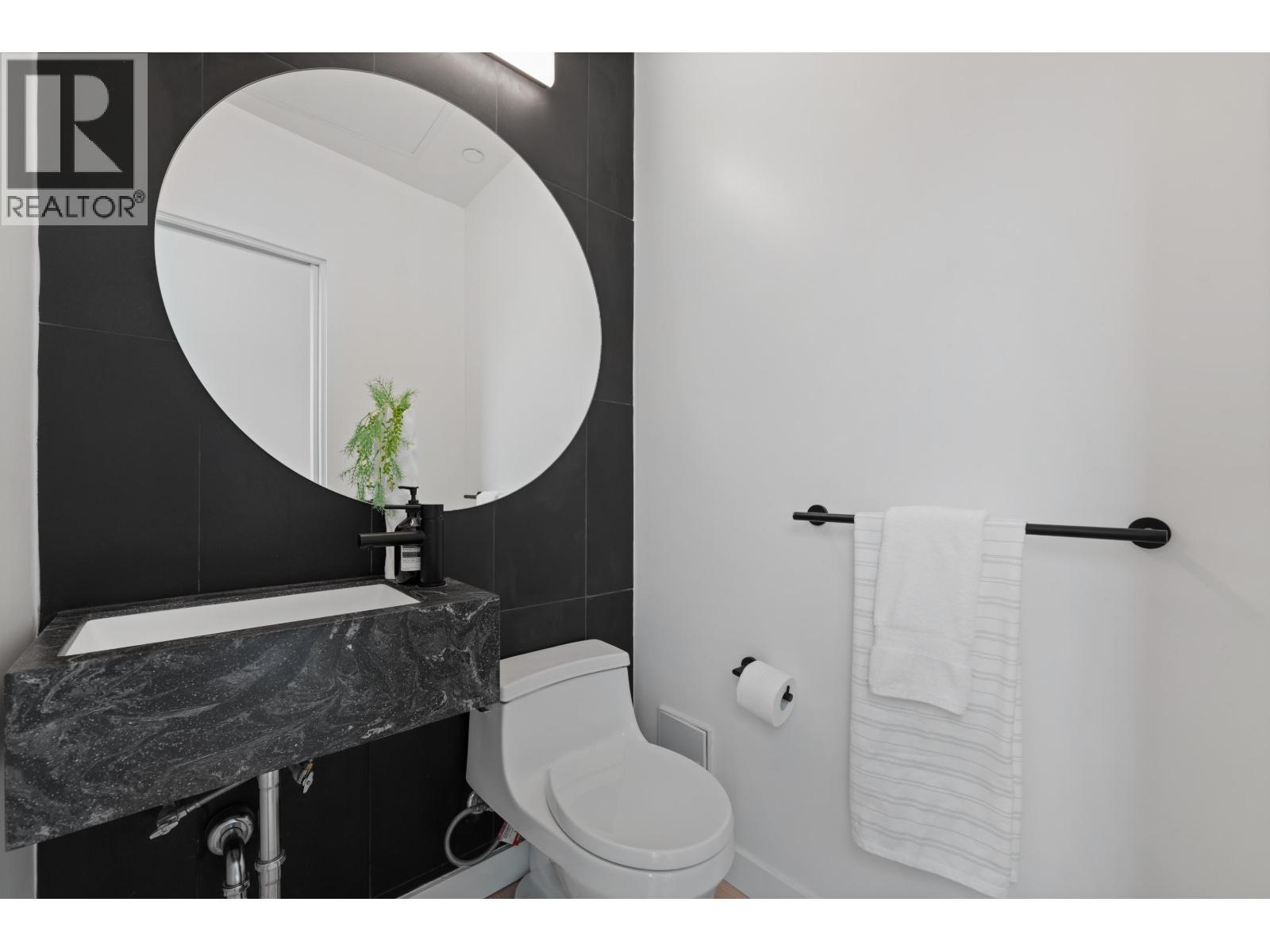 201 650 E 2nd Street, North Vancouver, British Columbia  V7M 1E3 - Photo 30 - R3124377