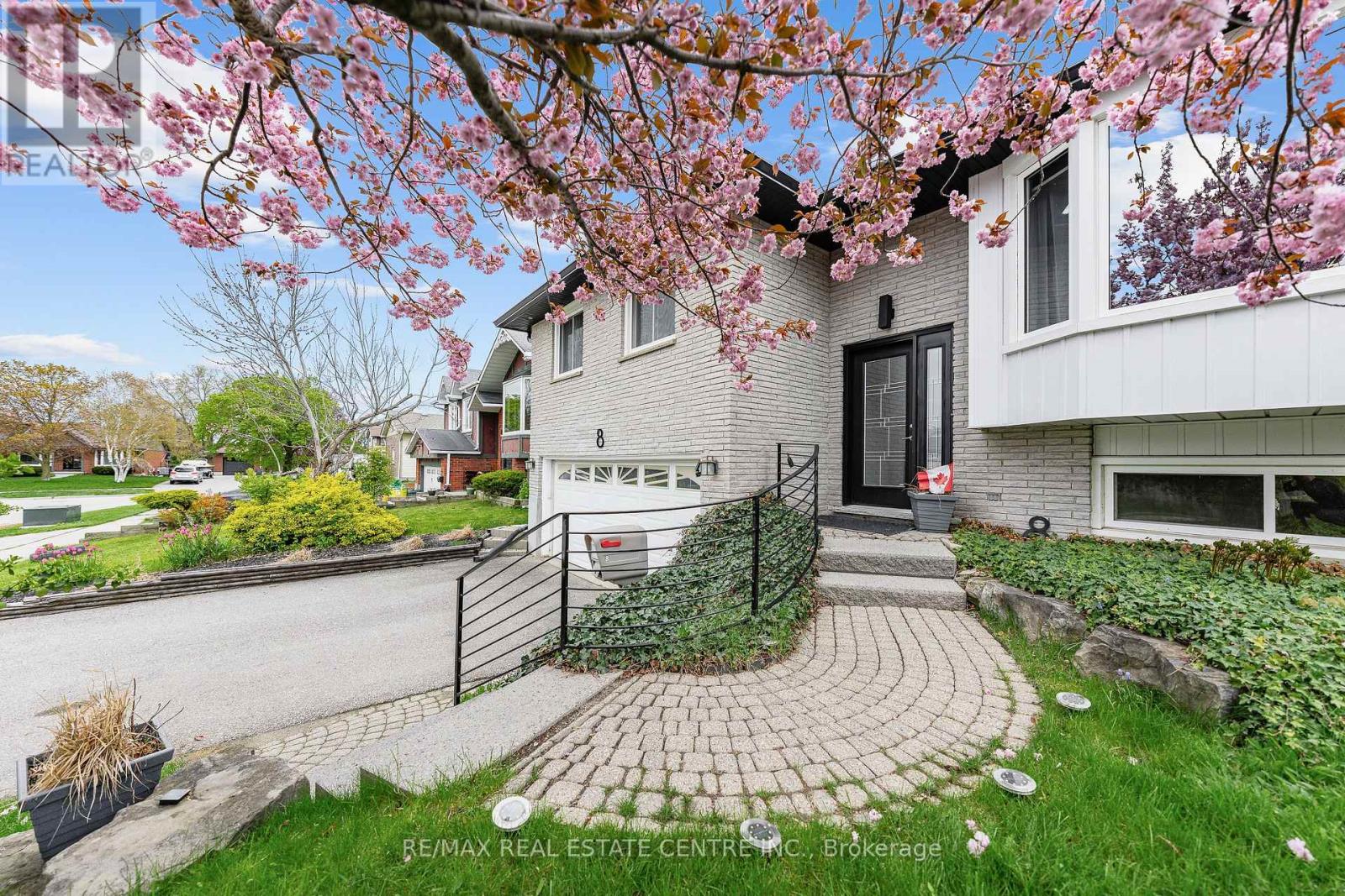 8 Esther Avenue, Cambridge, Ontario  N1S 4L6 - Photo 2 - X13143974