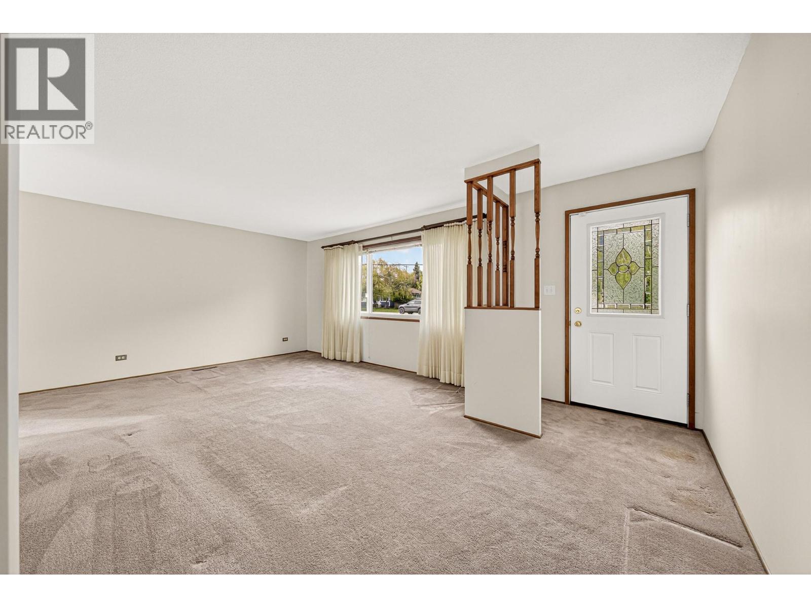 157 Pine Avenue, Sparwood, British Columbia  V0B 2G0 - Photo 2 - 10386764