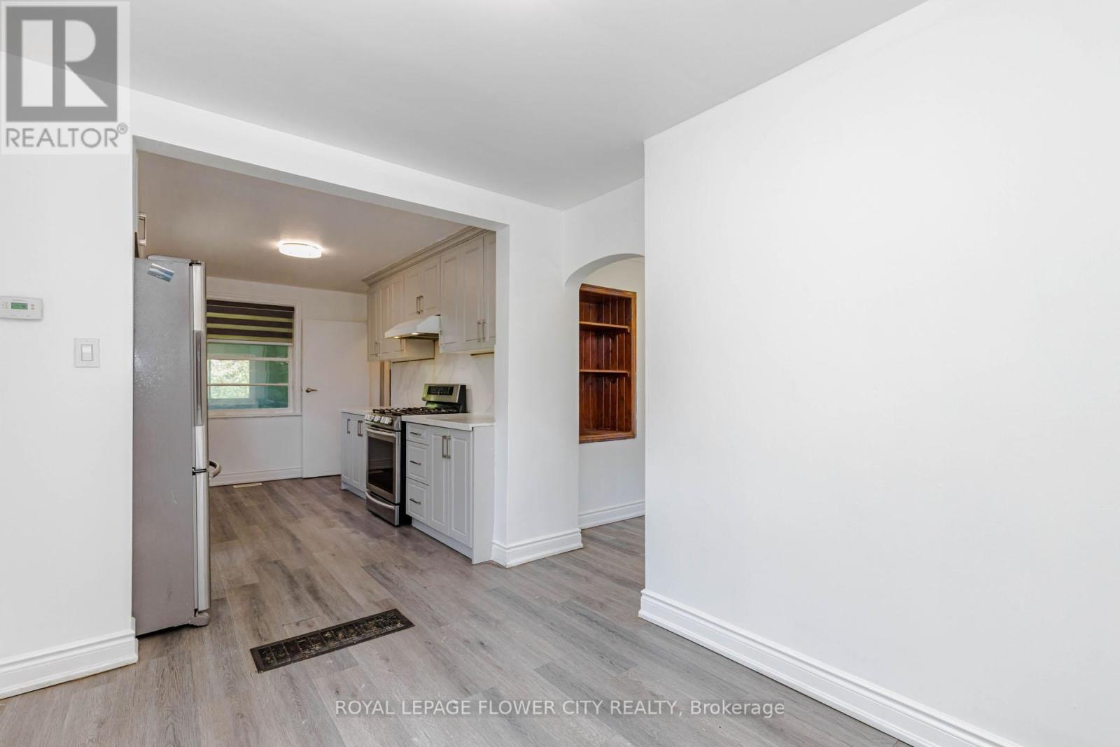 37 Warwick Road, Hamilton, Ontario L8E 1Y5 - Photo 10 - X13144006
