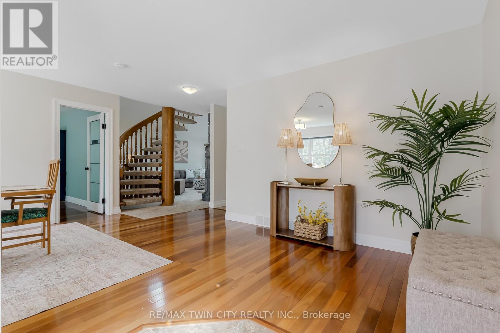 286 Normandy Avenue, Waterloo, Ontario  N2K 1X7 - Photo 4 - X13144036