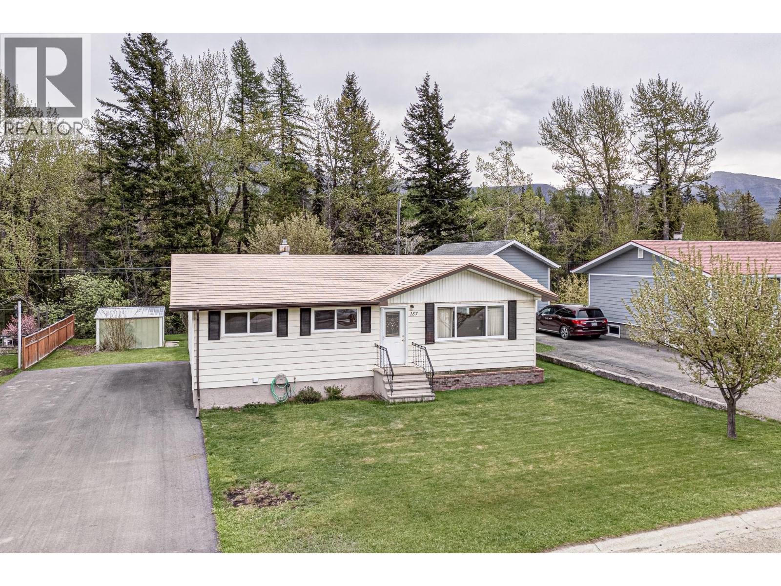 157 Pine Avenue, Sparwood, British Columbia  V0B 2G0 - Photo 1 - 10386764
