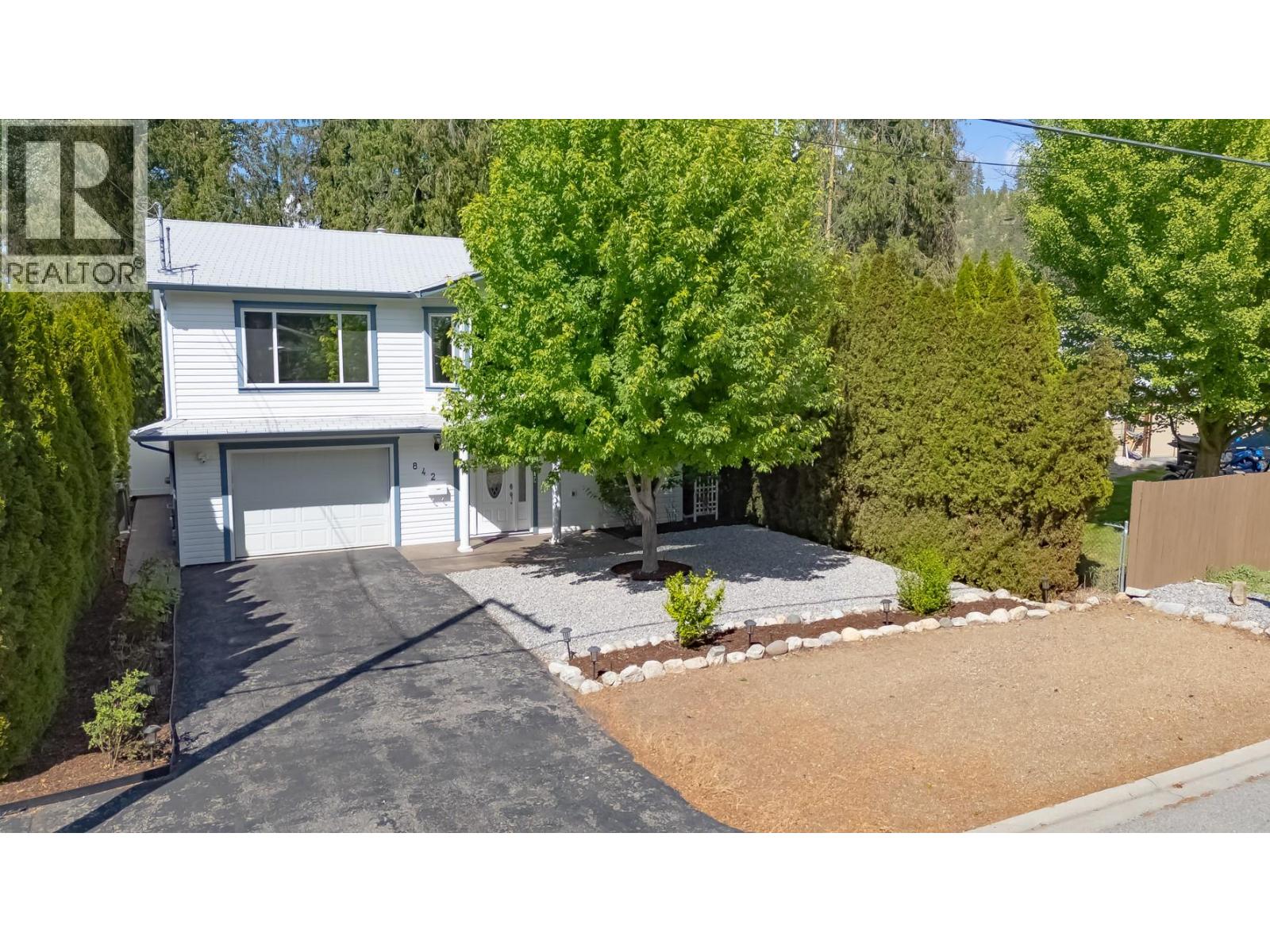 842 Raymer Road, Kelowna, British Columbia  V1W 1J8 - Photo 1 - 10387238