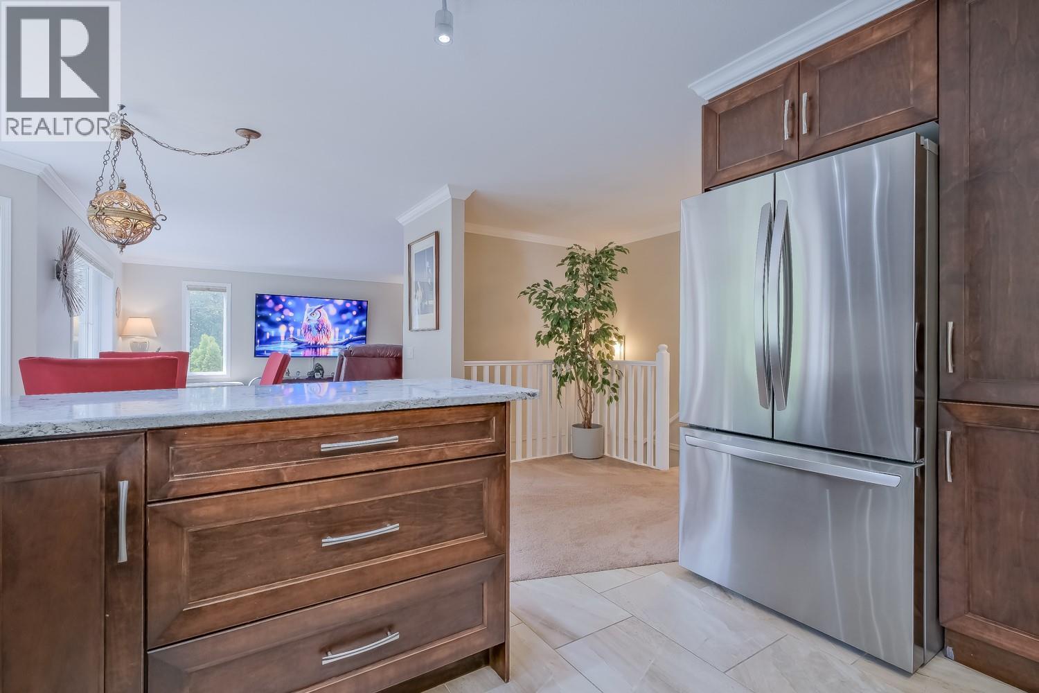 842 Raymer Road, Kelowna, British Columbia  V1W 1J8 - Photo 5 - 10387238