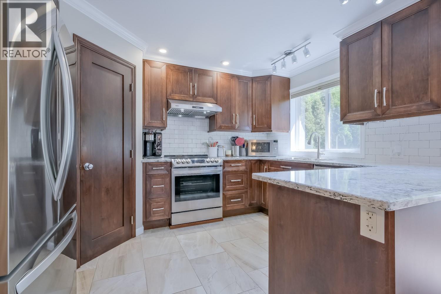 842 Raymer Road, Kelowna, British Columbia  V1W 1J8 - Photo 4 - 10387238
