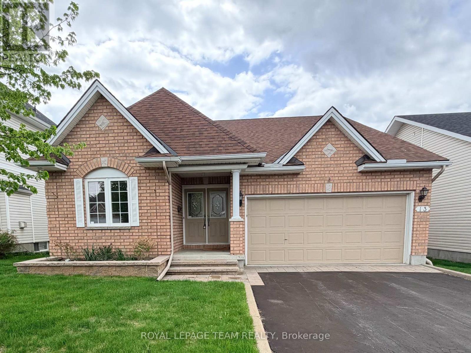 13 Melville Road, Arnprior, Ontario  K7S 3Z8 - Photo 1 - X12776756
