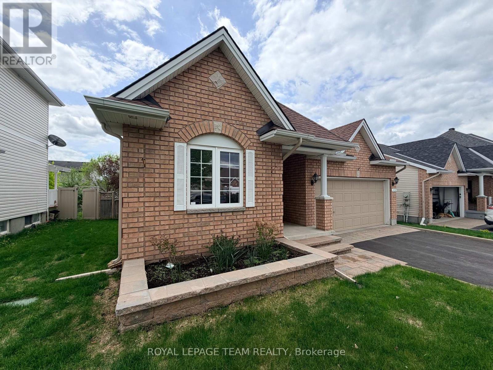 13 Melville Road, Arnprior, Ontario  K7S 3Z8 - Photo 2 - X12776756