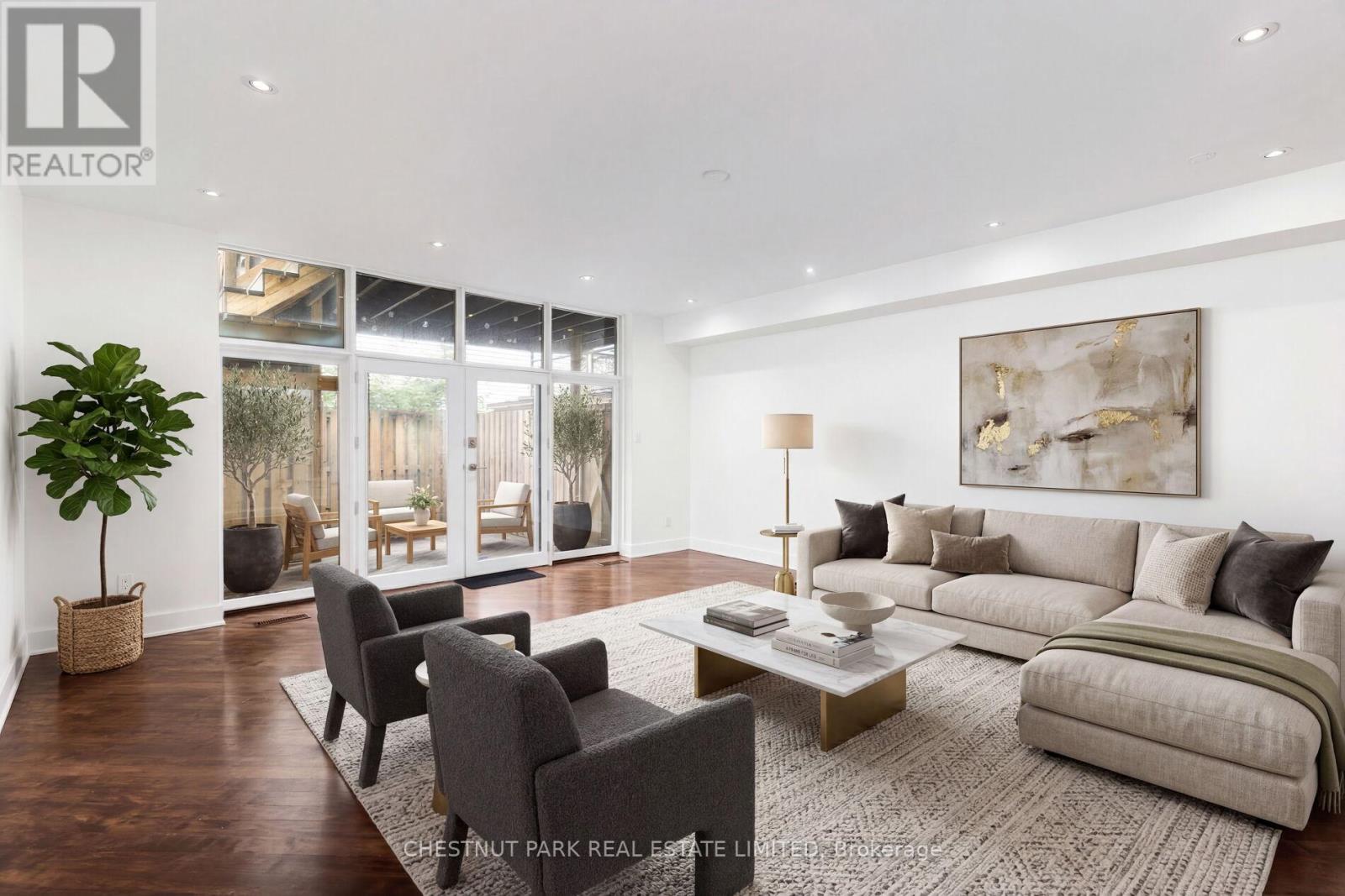 Main Fl - 734 Huron Street, Toronto, Ontario  M4V 2W3 - Photo 3 - C13144178