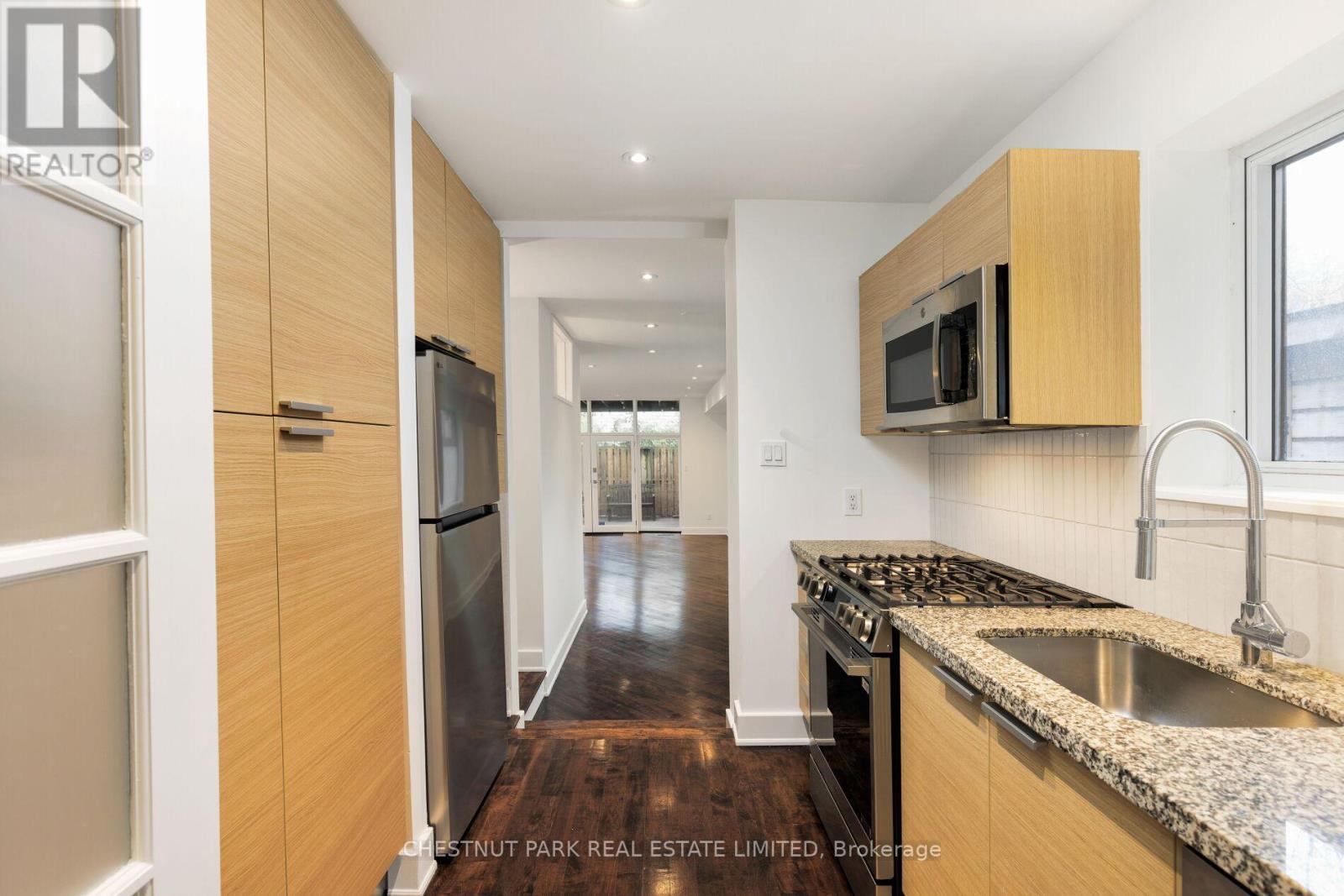 Main Fl - 734 Huron Street, Toronto, Ontario  M4V 2W3 - Photo 7 - C13144178