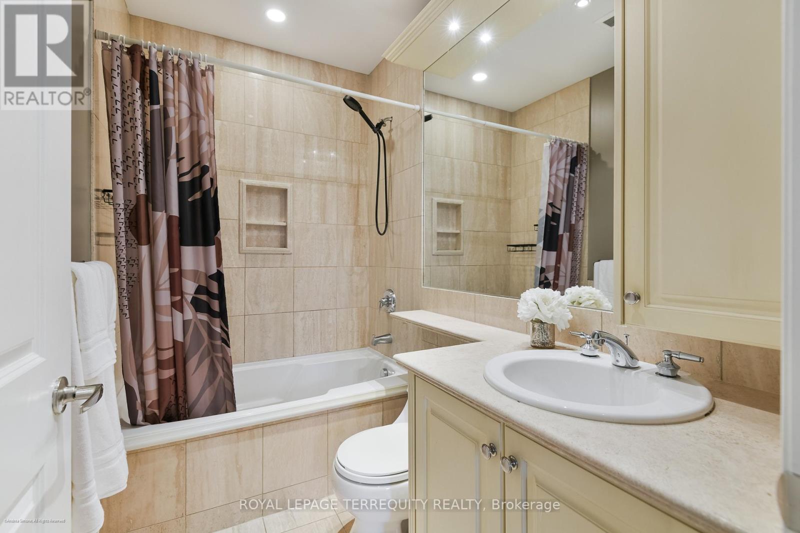 406 - 48 St Clair Avenue W, Toronto, Ontario  M4V 2Z2 - Photo 19 - C13144230