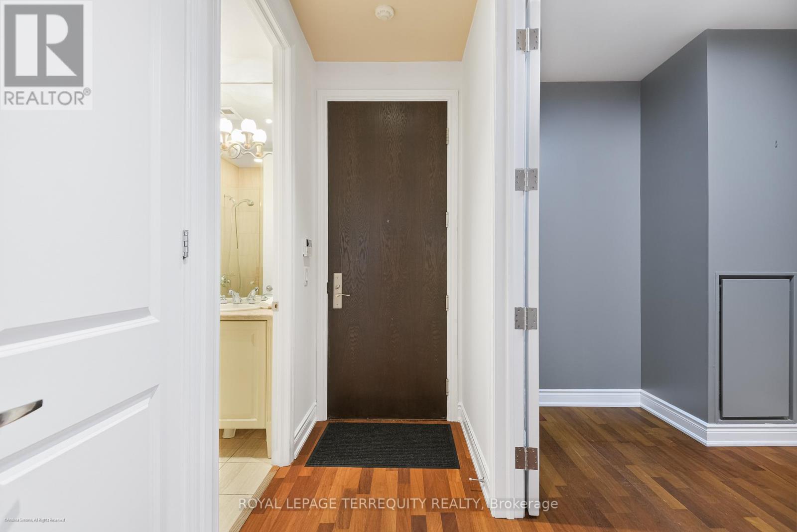 406 - 48 St Clair Avenue W, Toronto, Ontario  M4V 2Z2 - Photo 3 - C13144230