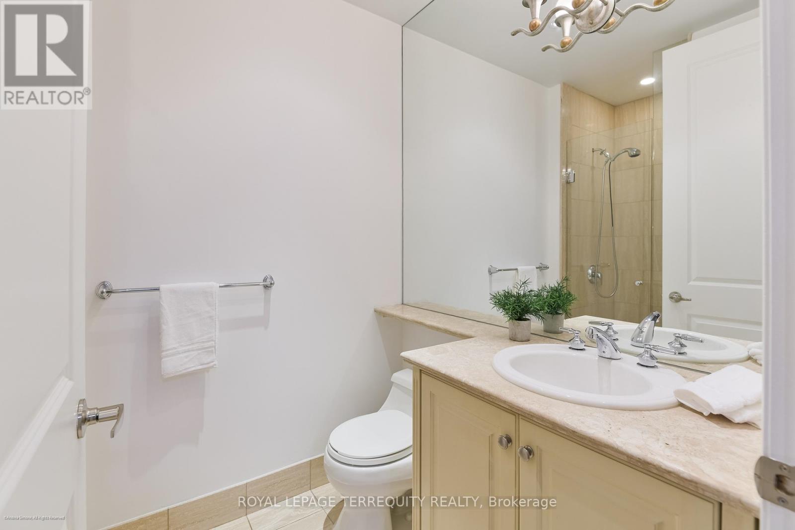 406 - 48 St Clair Avenue W, Toronto, Ontario  M4V 2Z2 - Photo 4 - C13144230