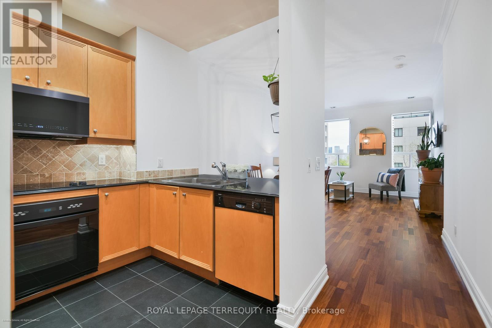 406 - 48 St Clair Avenue W, Toronto, Ontario  M4V 2Z2 - Photo 8 - C13144230