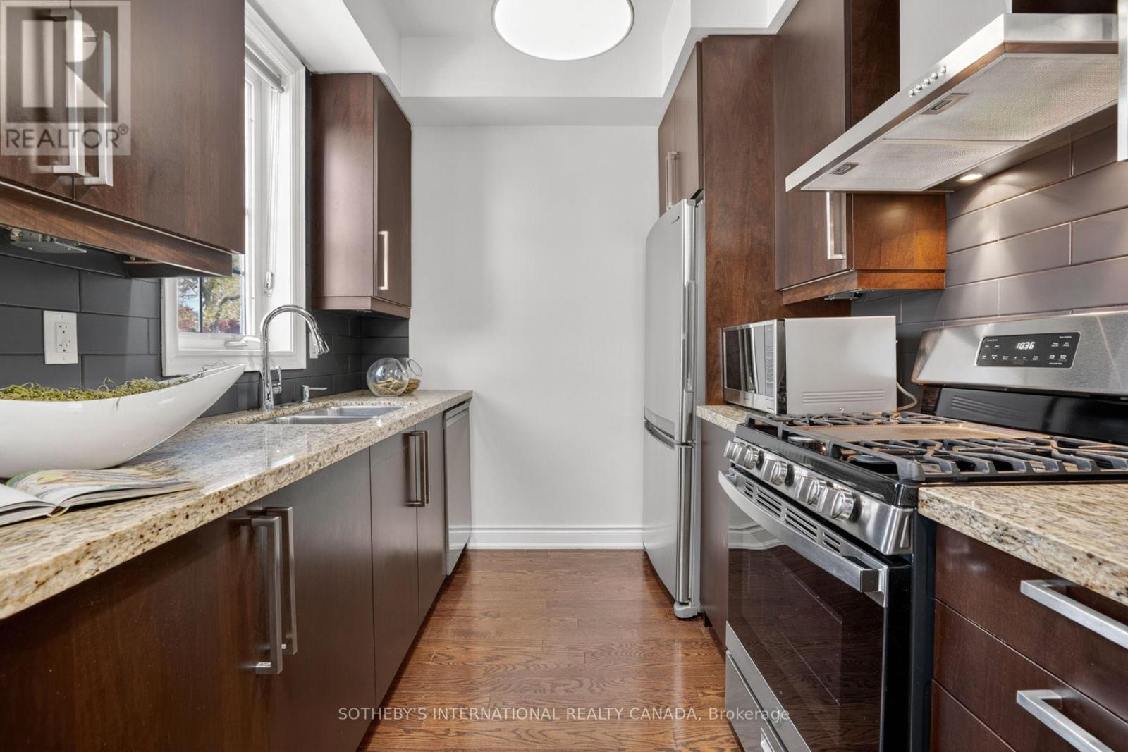 6 Tony Grande Lane, Toronto, Ontario  M6C 0A1 - Photo 17 - C13144310
