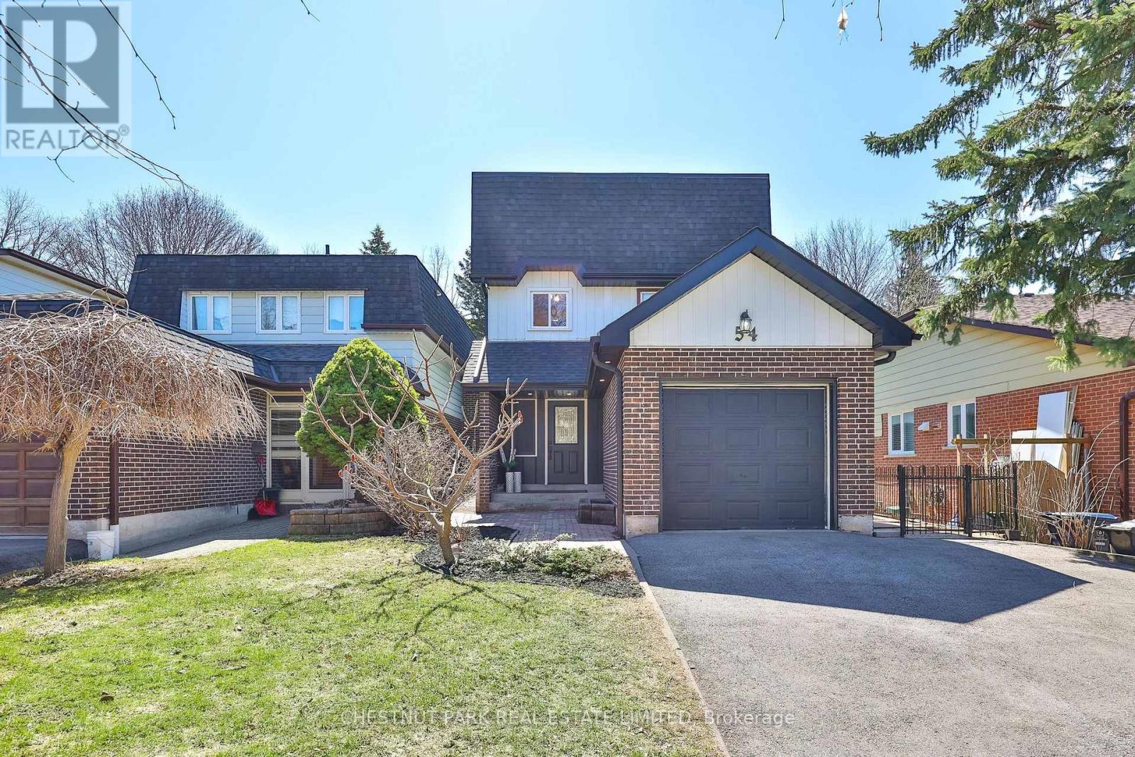 54 LOGANBERRY CRESCENT, Toronto, Ontario
