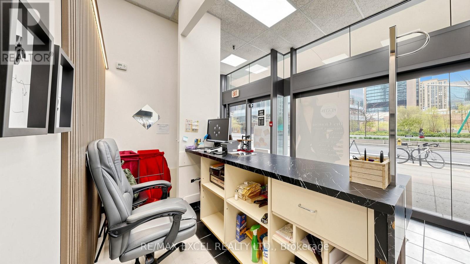 6 - 24 Wellesley Street W, Toronto, Ontario  M4Y 2X6 - Photo 10 - C13144382