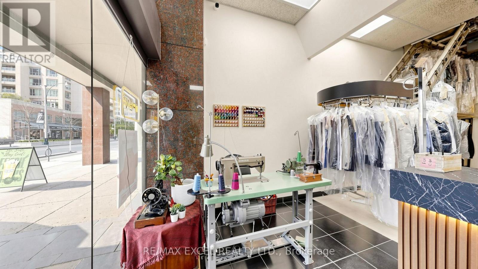 6 - 24 Wellesley Street W, Toronto, Ontario  M4Y 2X6 - Photo 11 - C13144382