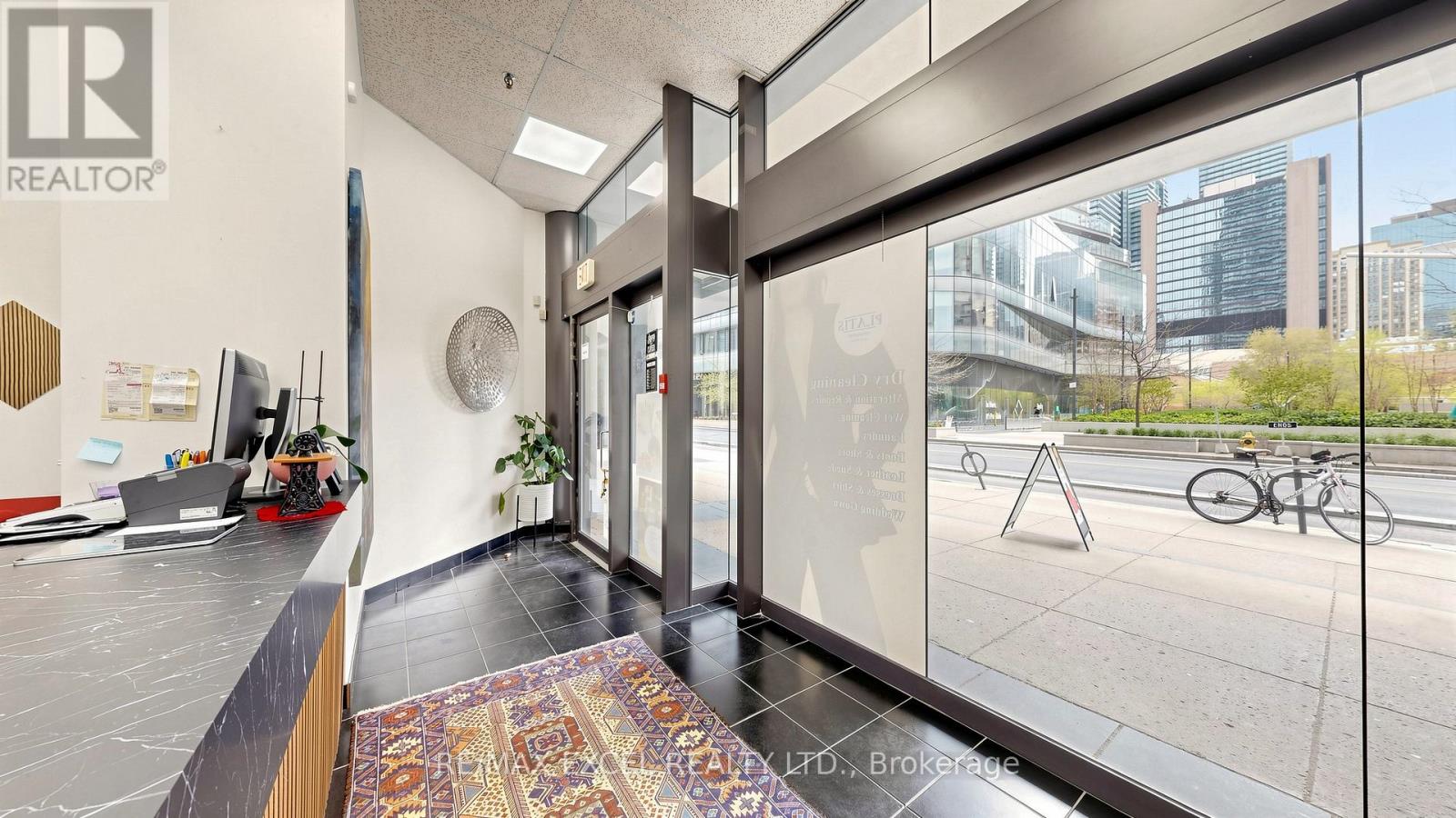 6 - 24 Wellesley Street W, Toronto, Ontario  M4Y 2X6 - Photo 6 - C13144382