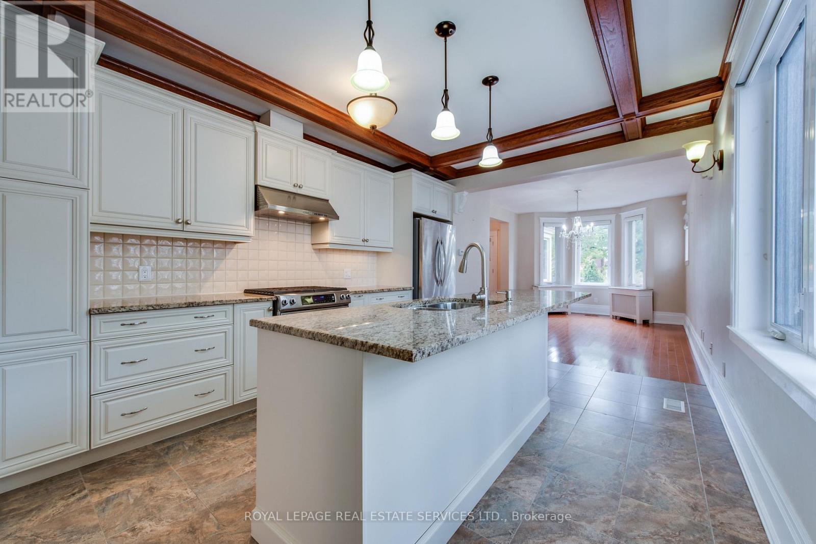 18 Shorncliffe Avenue, Toronto, Ontario M4V 1T1 - Photo 10 - C13144392