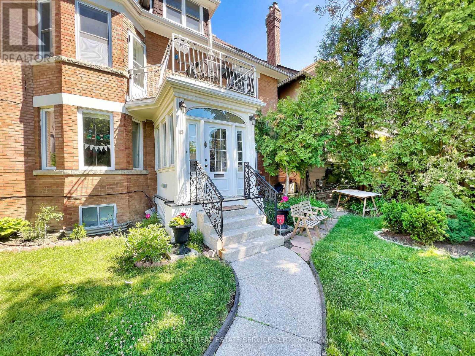 18 Shorncliffe Avenue, Toronto, Ontario M4V 1T1 - Photo 3 - C13144392