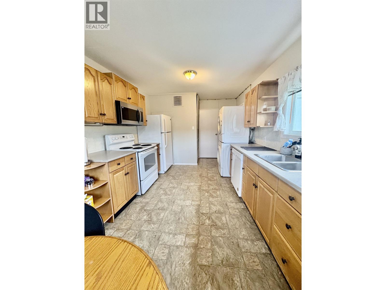 23 Kitlope Street, Kitimat, British Columbia  V8C 1X6 - Photo 3 - R3123410