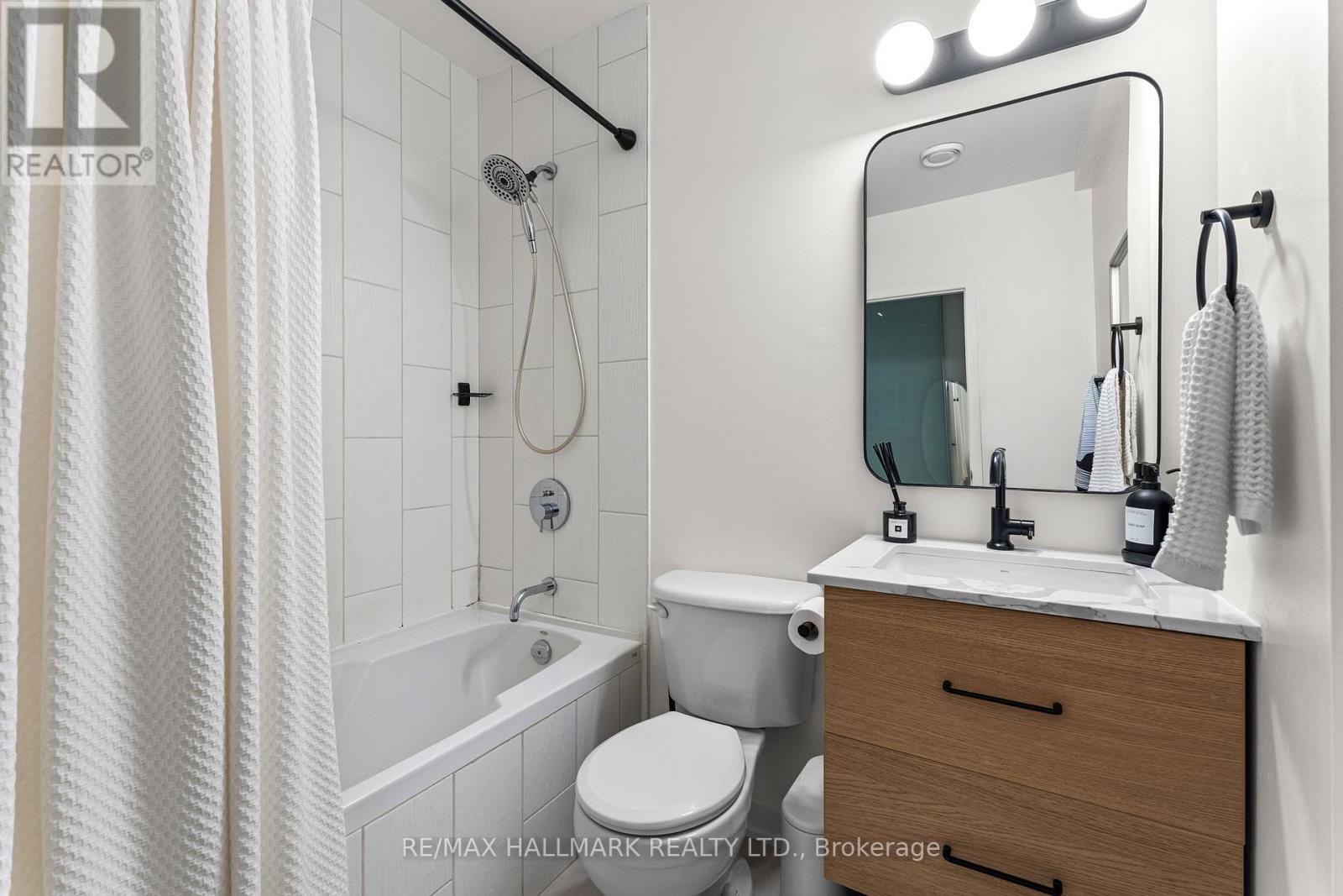 202 - 747 Queen Street E, Toronto, Ontario  M4M 1H3 - Photo 14 - E13144152