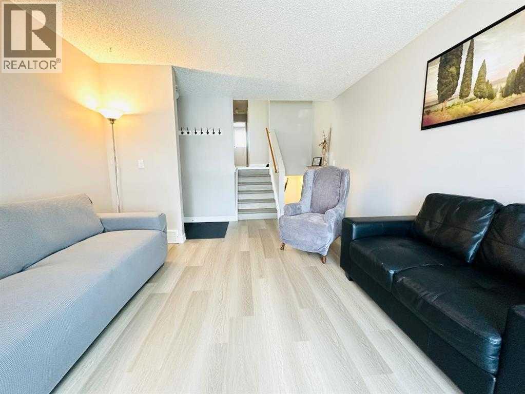 15 Pinecliff Close NE, Calgary, Alberta  T1Y 4N3 - Photo 3 - A2304632