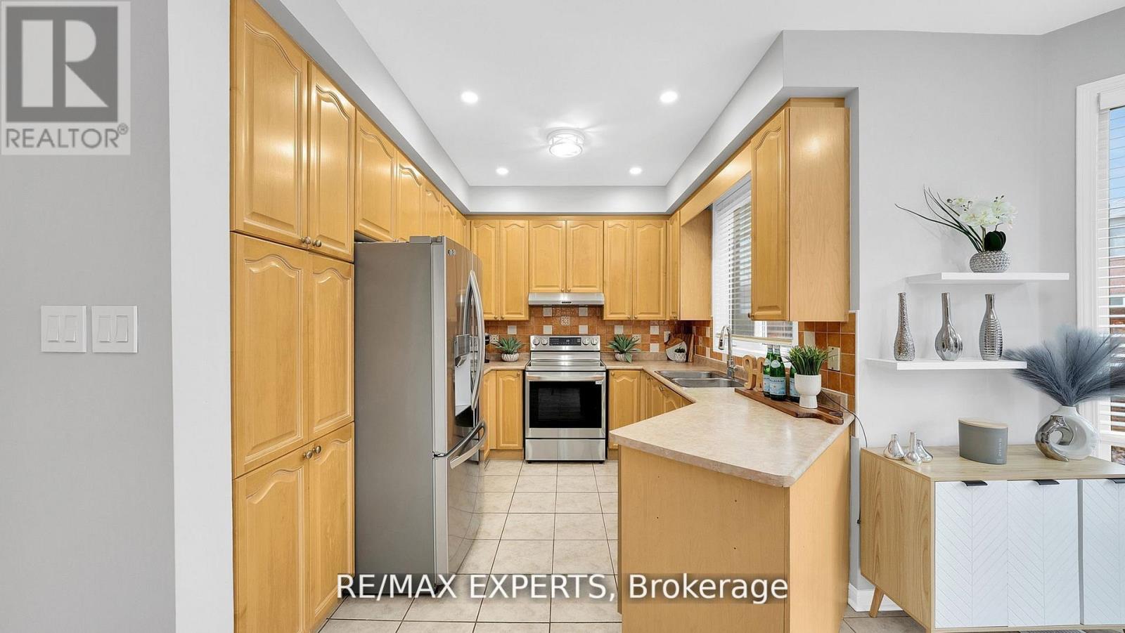 11 Crew Crescent, Vaughan, Ontario  L6A 3E9 - Photo 7 - N13144070